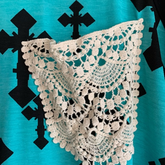 Turquoise T-shirt style tunic with cross and lace detail top LG-XL - Picture 5 of 10